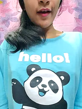 Your_Private_Girl: διαδικτυακό σόου στην κάμερα