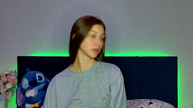 MissEmilyMiller Adlı Modelin Canlı XXX Sohbeti