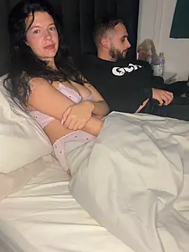 NaughtyGirlMia_のライブXXXチャット