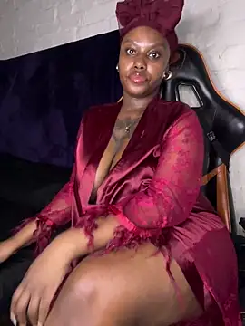 QUEEN_NOBUHLE_FEMDOM_777 élő XXX-chatje