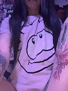 MissMidnightUK élő XXX-chatje