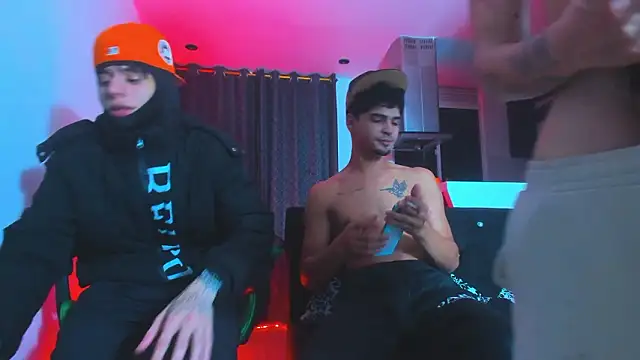 Pokazy przed kamerką – TheBatMansion