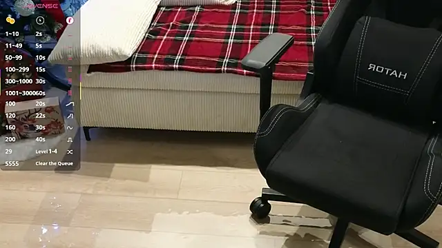 Show modela Larstar01 na web-kameri