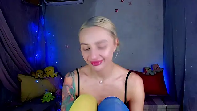 YourLizzyDoll's Webcam Show