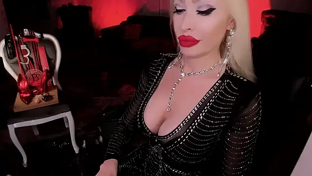 FinDomGod Adlı Modelin Canlı XXX Sohbeti