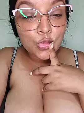 Albanis1's Live XXX Chat