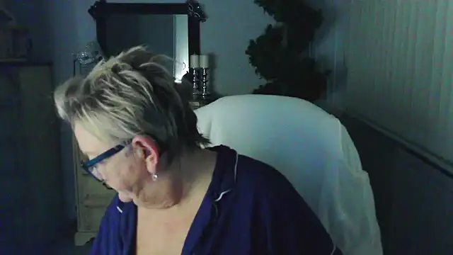 BridgetBlueEyes' Webcam Show