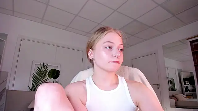 MiaMews: онлайн-секс-чат