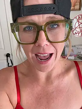 goodgirlbabydoll Show in webcam