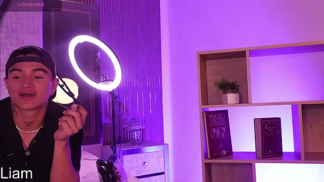 دردشة LiamDeep الجنسية المباشرة