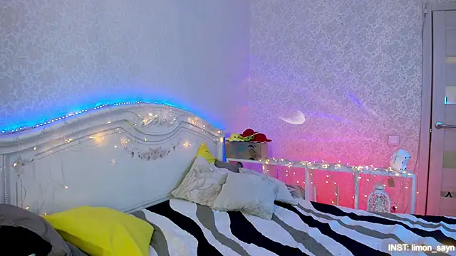 LillyMoure_ Adlı Modelin Canlı XXX Sohbeti