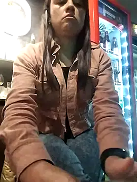 karlagiraldo198 Adlı Modelin Canlı XXX Sohbeti