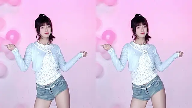 CM---002 Adlı Modelin Canlı XXX Sohbeti