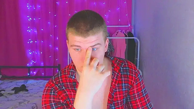 kittenmurr: διαδικτυακό σόου στην κάμερα