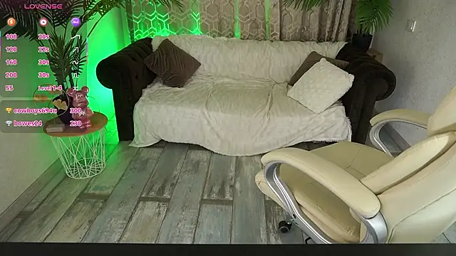 LioraFox's Live XXX Chat