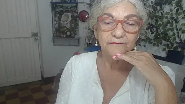 FunnyGrandma Pertunjukan Webcam