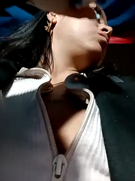 LunaHot_777 Adlı Modelin Canlı XXX Sohbeti