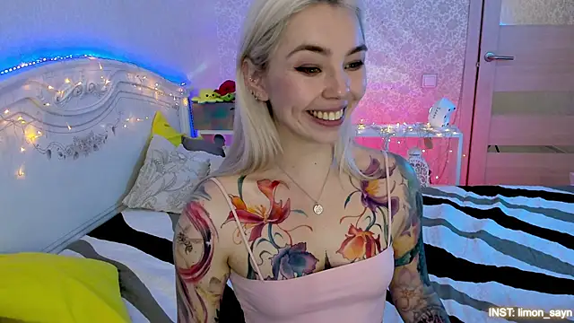 LillyMoure_'s Live XXX Chat