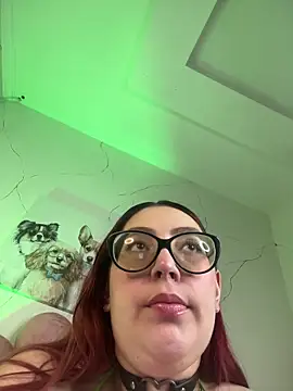 Chatroom XXX en direct de NiickyJones