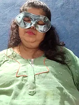 XXX chat uživo modela tamilthanushri