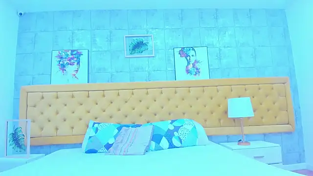 XXX chat uživo modela NiicoleHill