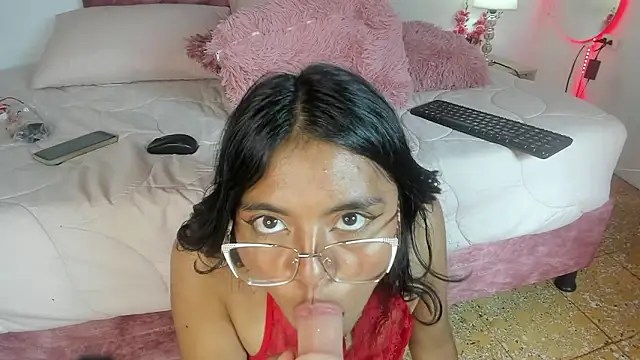 luna_velveth élő XXX-chatje