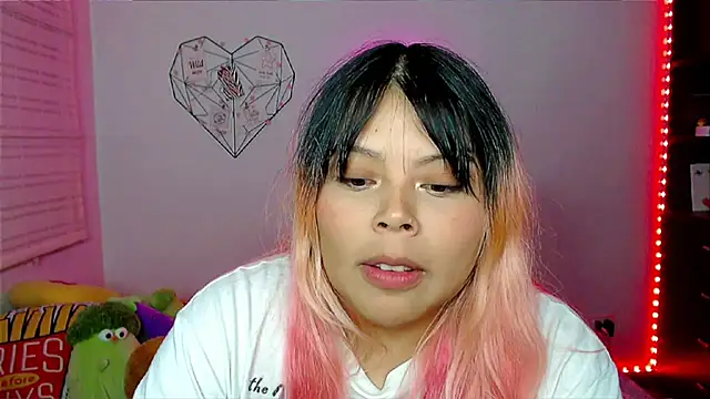 EllieMoonX élő XXX-chatje