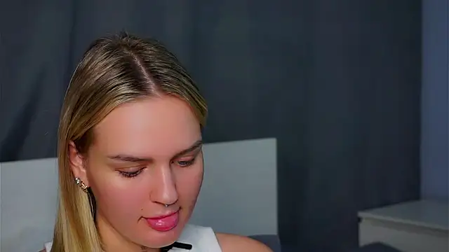 AmyLowe04's Live XXX Chat