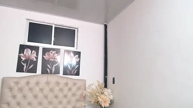 pinky_f00x live XXX chat