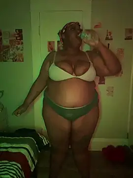 Chocolatebunnyxx96 élő XXX-chatje