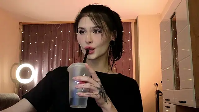 Emily__Mooree: απευθείας συνομιλία ΧΧΧ