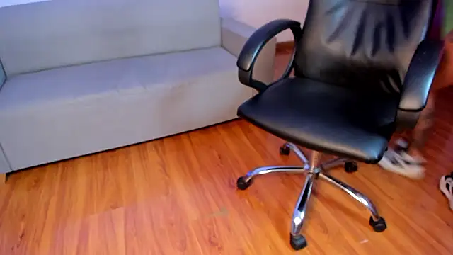 Chat XXX en directo de Saara_Corraless