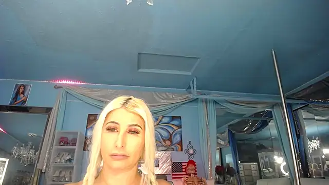 Chatroom XXX en direct de ADRIANNA_FOX