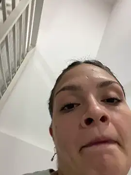 XXX chat uživo modela Danielaeliana