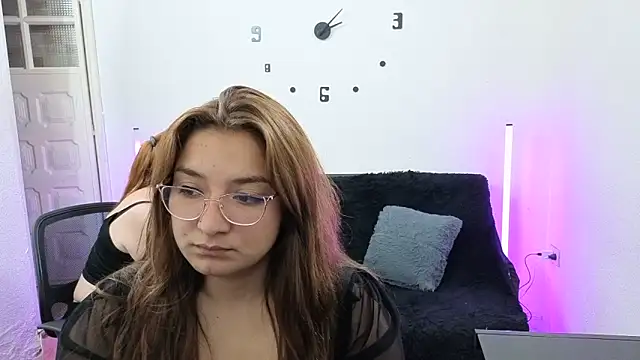 lesb_milf webkamerás műsora