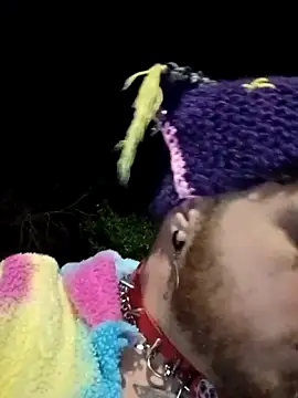 Zye_Vesper: διαδικτυακό σόου στην κάμερα