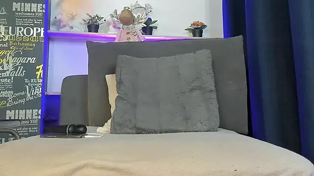 DemmiLove Live XXX Chat