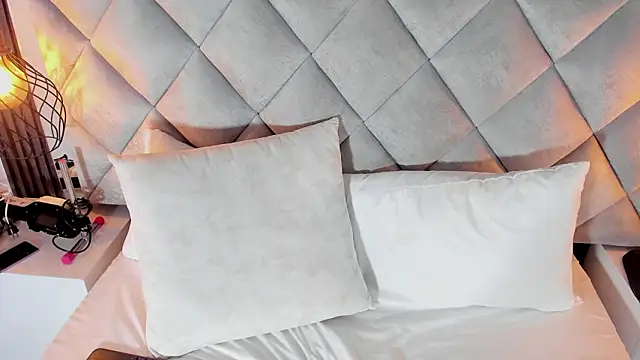 Real_virgin_Pussy webkamerás műsora