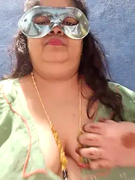 tamilthanushri's Live XXX Chat