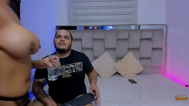 Chat XXX en directo de KimaandNate