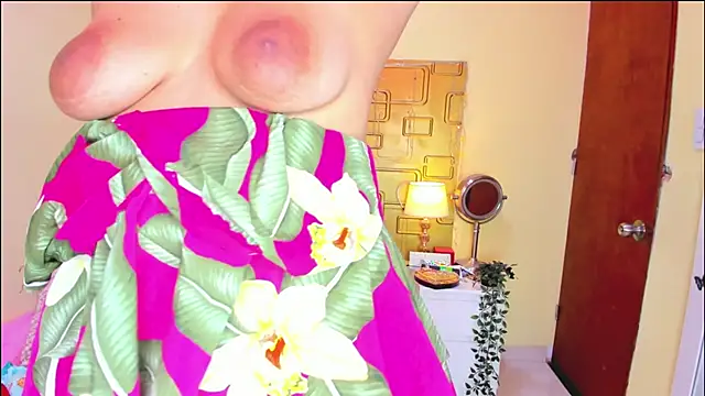 Julia_Haye Live XXX-chat