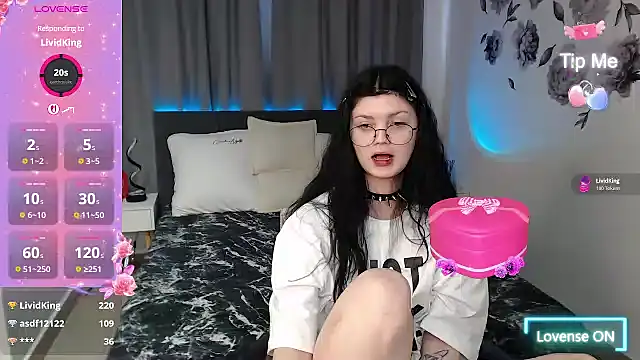 Онлайн чат XXX MileyRood