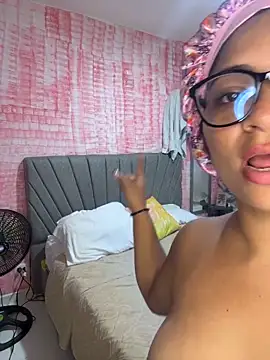 Tana_latin Adlı Modelin Canlı XXX Sohbeti