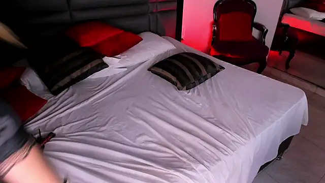 JimenaArayaa élő XXX-chatje