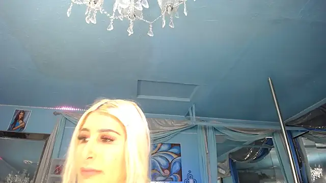 ADRIANNA_FOX Adlı Modelin Canlı XXX Sohbeti