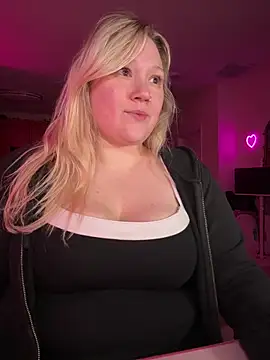 Chat +18 de PiggyRose ao vivo