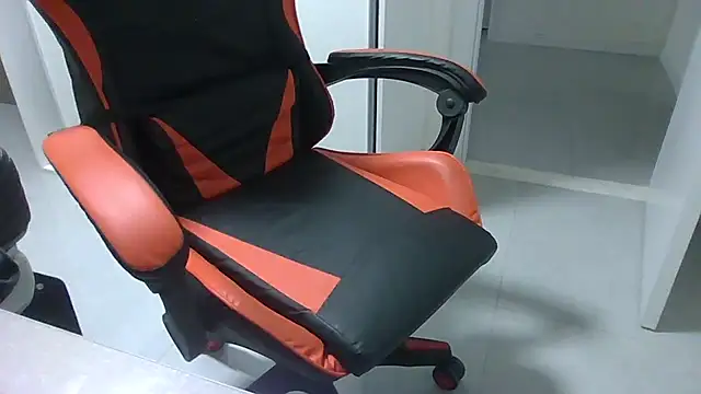 Вебкам-шоу JUNINHOLEKEJR