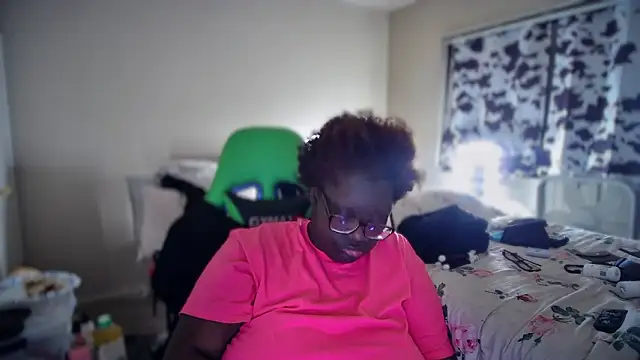 -Yagurlwest élő XXX-chatje