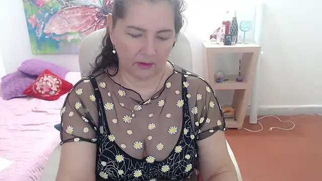 leonela_69: онлайн-секс-чат