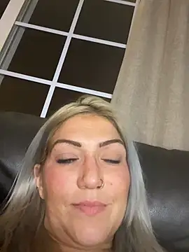 LittleMissEeve 即時 XXX 聊天